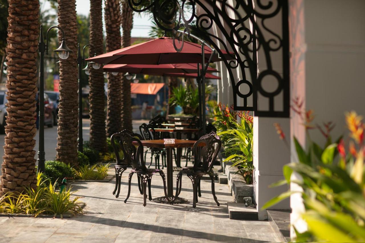 Grand Sunrise Palace Hoi An- A Luxury Indochine Hotel & Spa Exterior foto A restaurant in Palm Springs