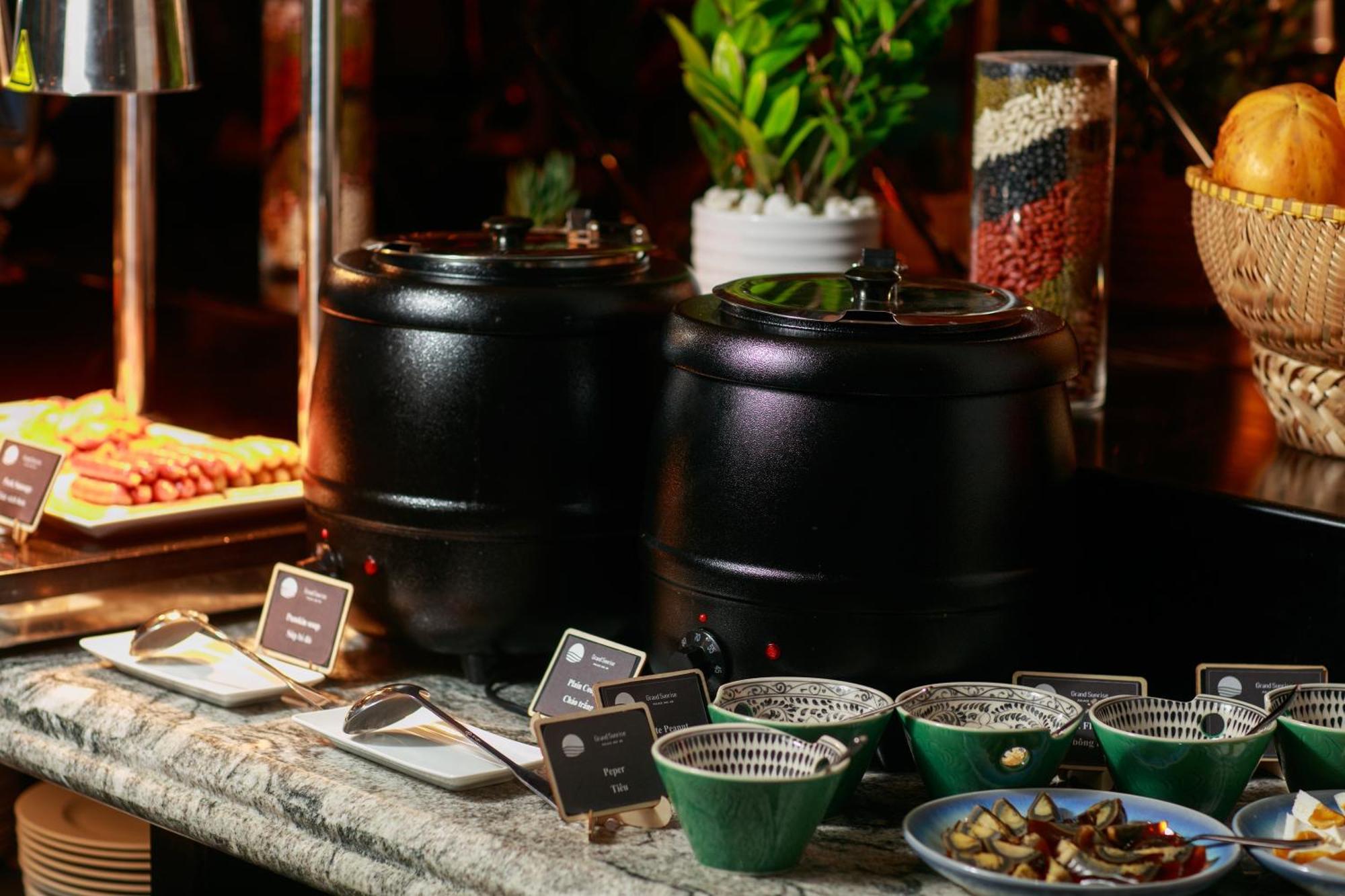 Grand Sunrise Palace Hoi An- A Luxury Indochine Hotel & Spa Exterior foto A chafing dish